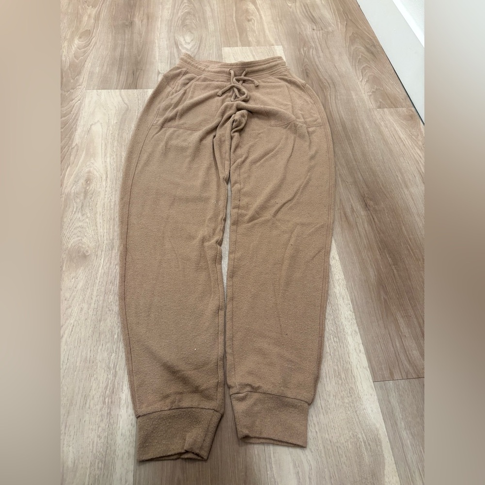Alo yoga Soho Sweatpant * read*